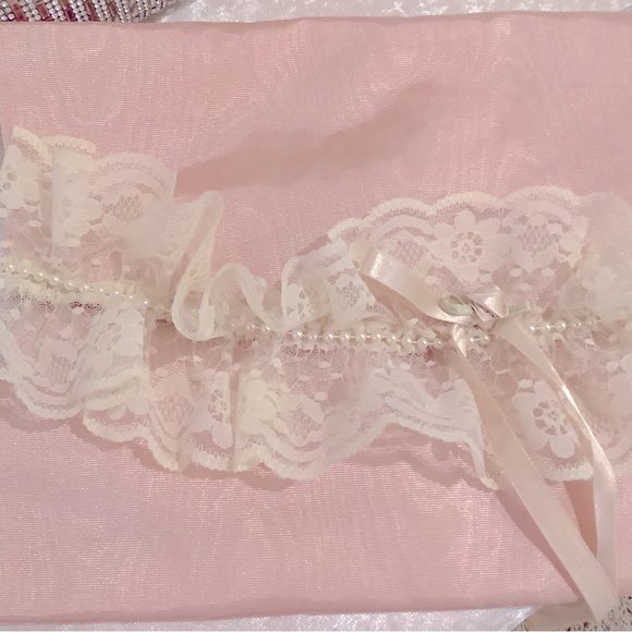 Beautiful vintage New without tags lingerie holder